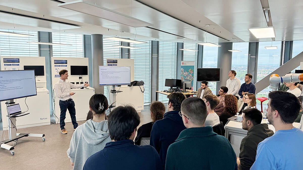  Praktikum  Digital Product Innovation and Development