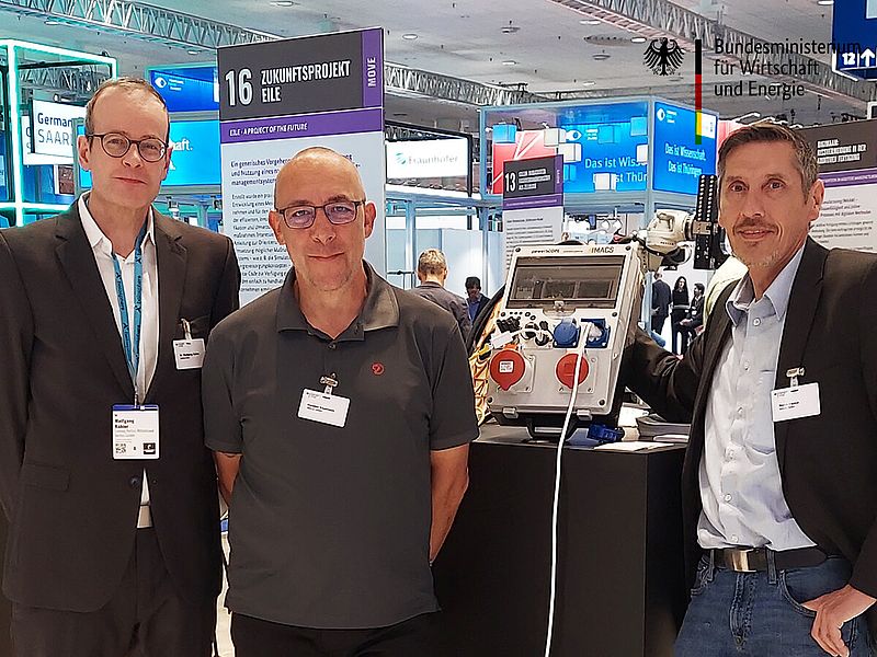 Dr Wolfgang Köhler (fortiss) and the partners of IMACS GmbH present the measurement kit.